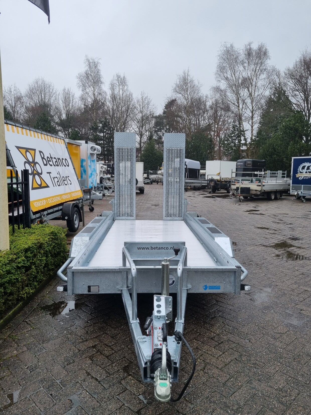 Hapert Indigo LF-3 met oprijbalken 200 cm