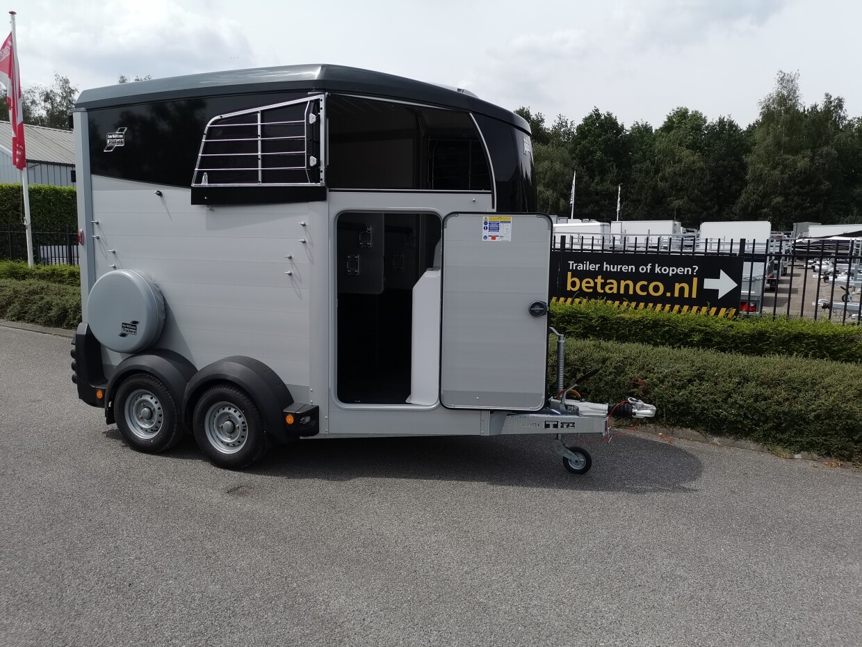 Ifor Williams HBX 506 - Zadelkamer LET OP! GEHEEL COMPLEET VOLGENS OMSCHRIJVING.