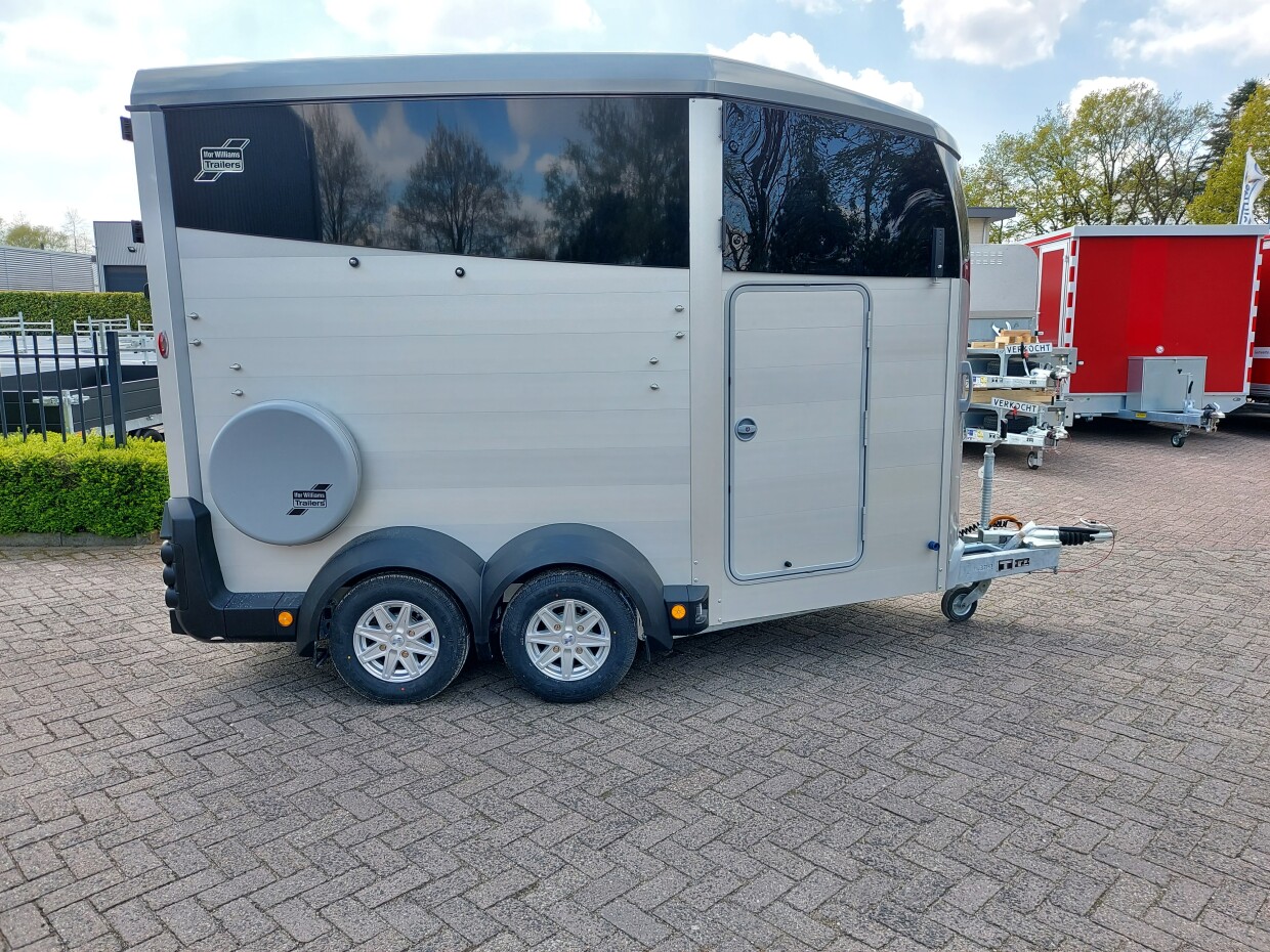 Ifor Williams HBX 511 Zilver - Zadelkamer