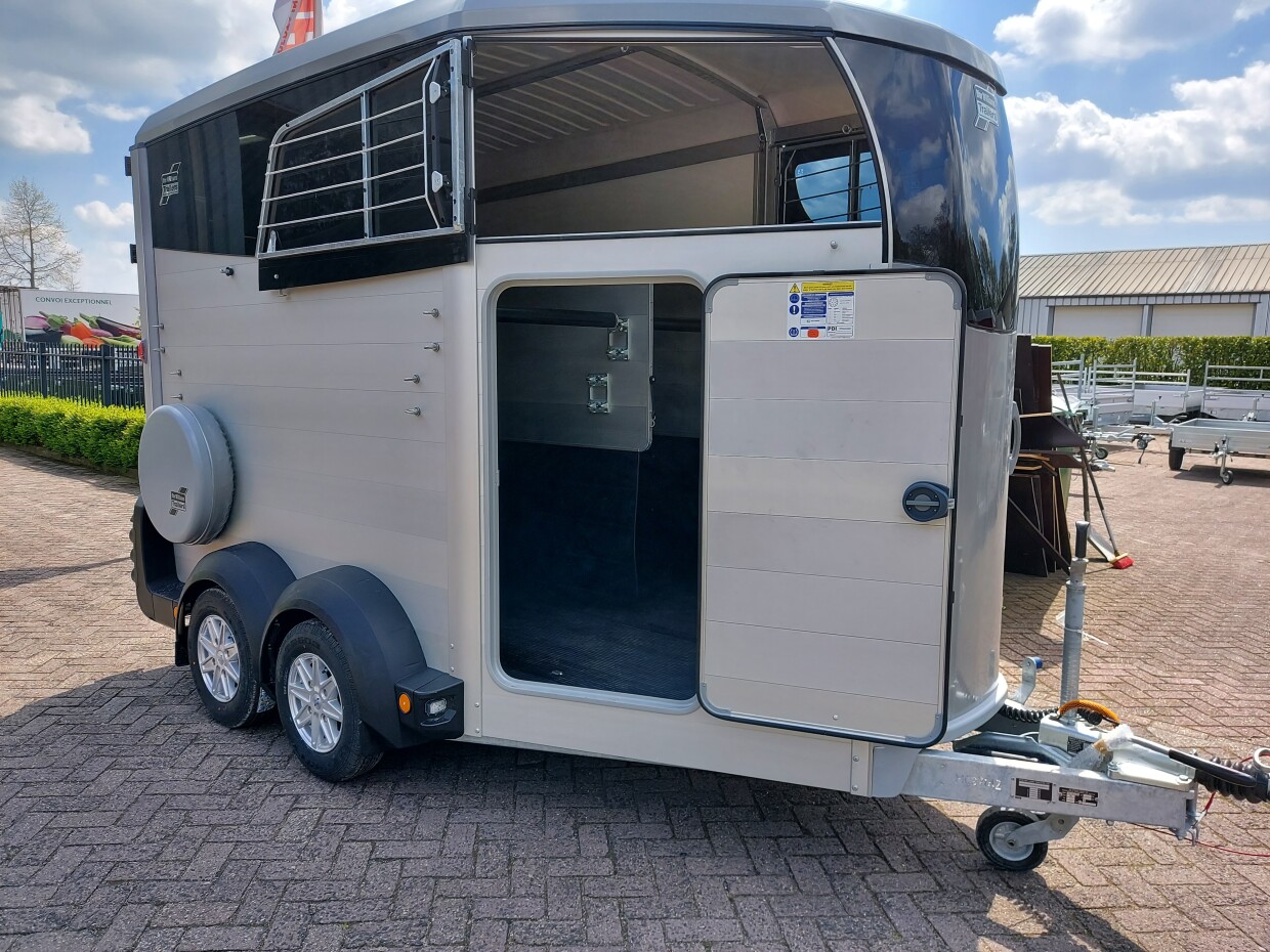 Ifor Williams HBX 511 Zilver - Zadelkamer