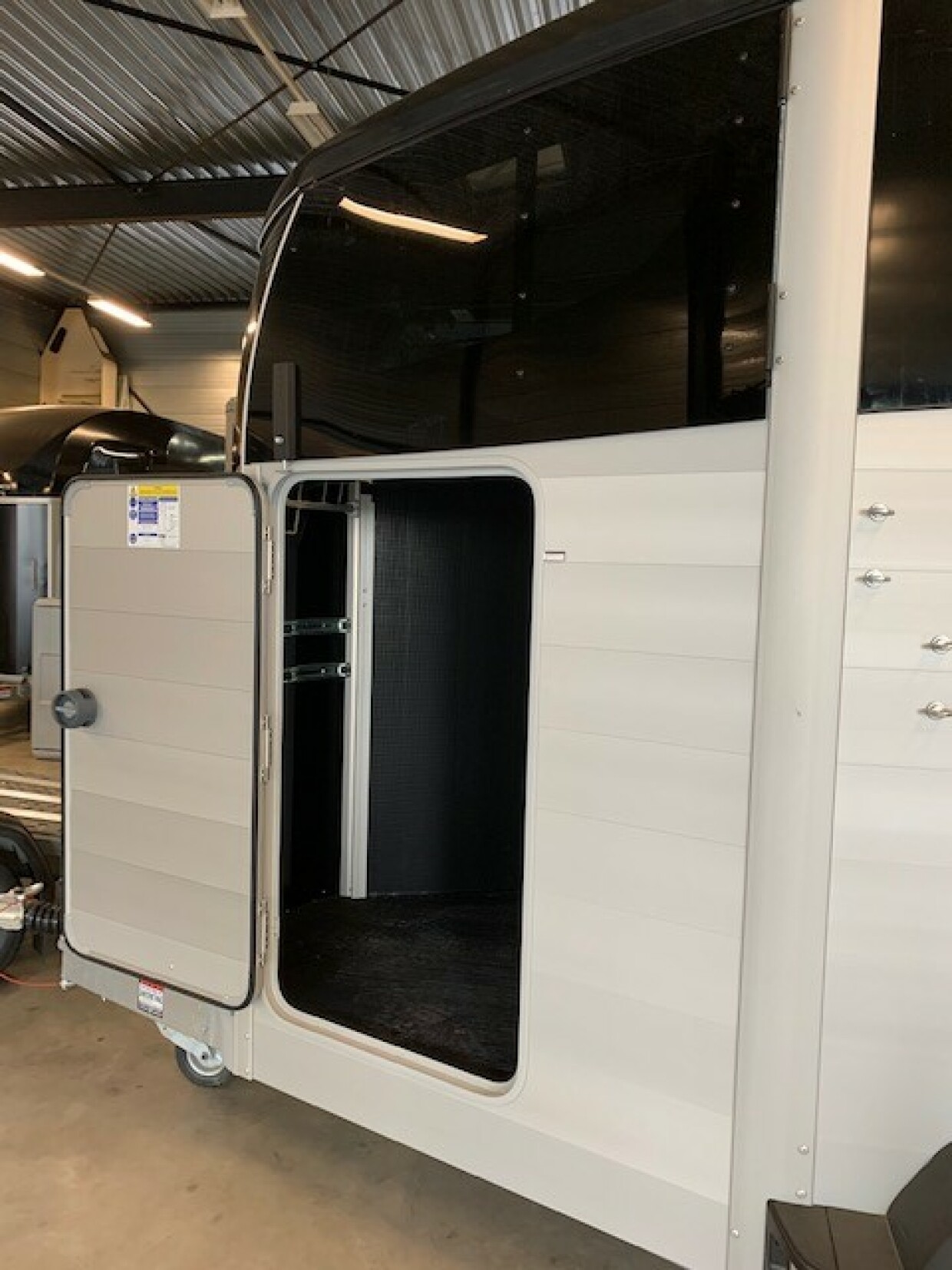 Ifor Williams HBX 511 Zwart - Voorlader