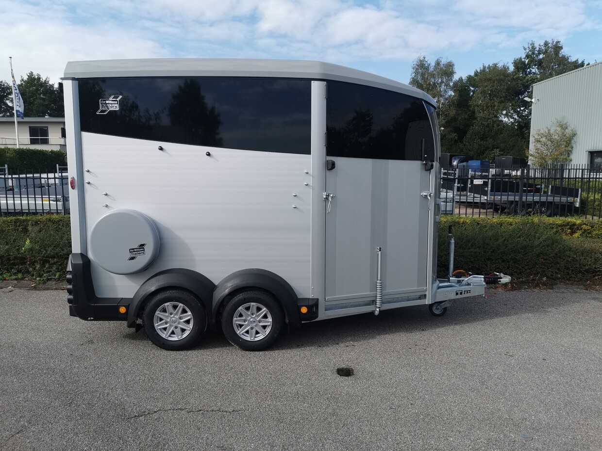 Ifor Williams HBX 511 Zilver - Voorlader