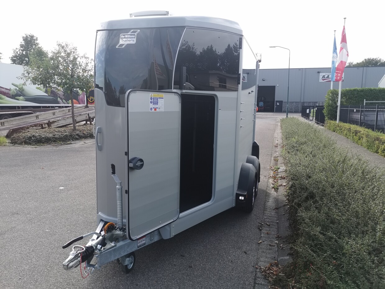 Ifor Williams HBX 511 Zilver - Voorlader