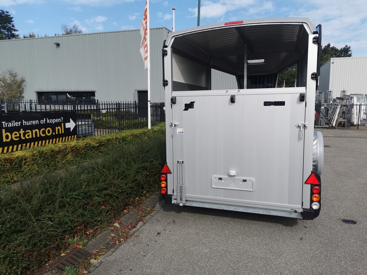 Ifor Williams HBX 511 Zilver - Voorlader