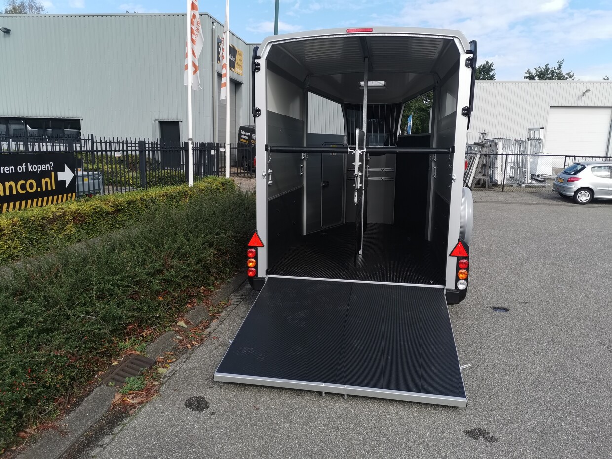 Ifor Williams HBX 511 Zilver - Voorlader