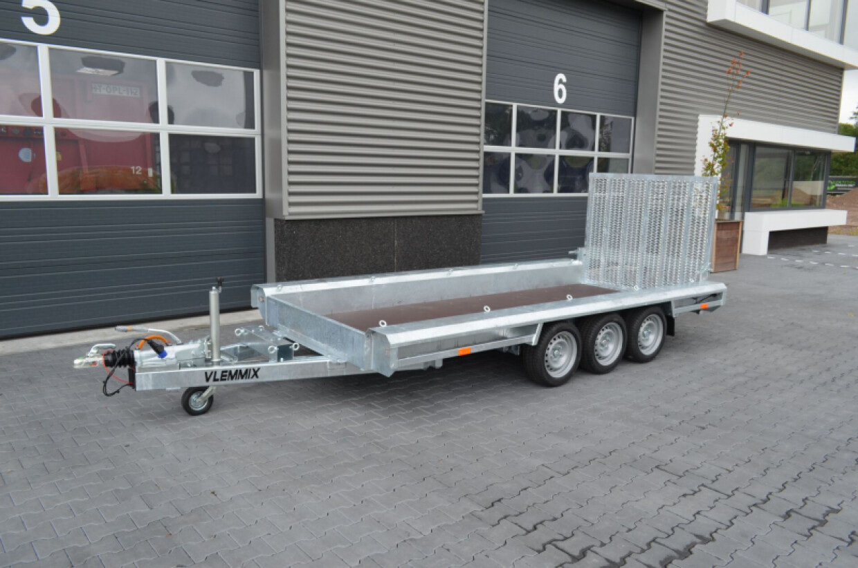 Vlemmix Machinetransporter Tridem (3x1800 kg) 400*150