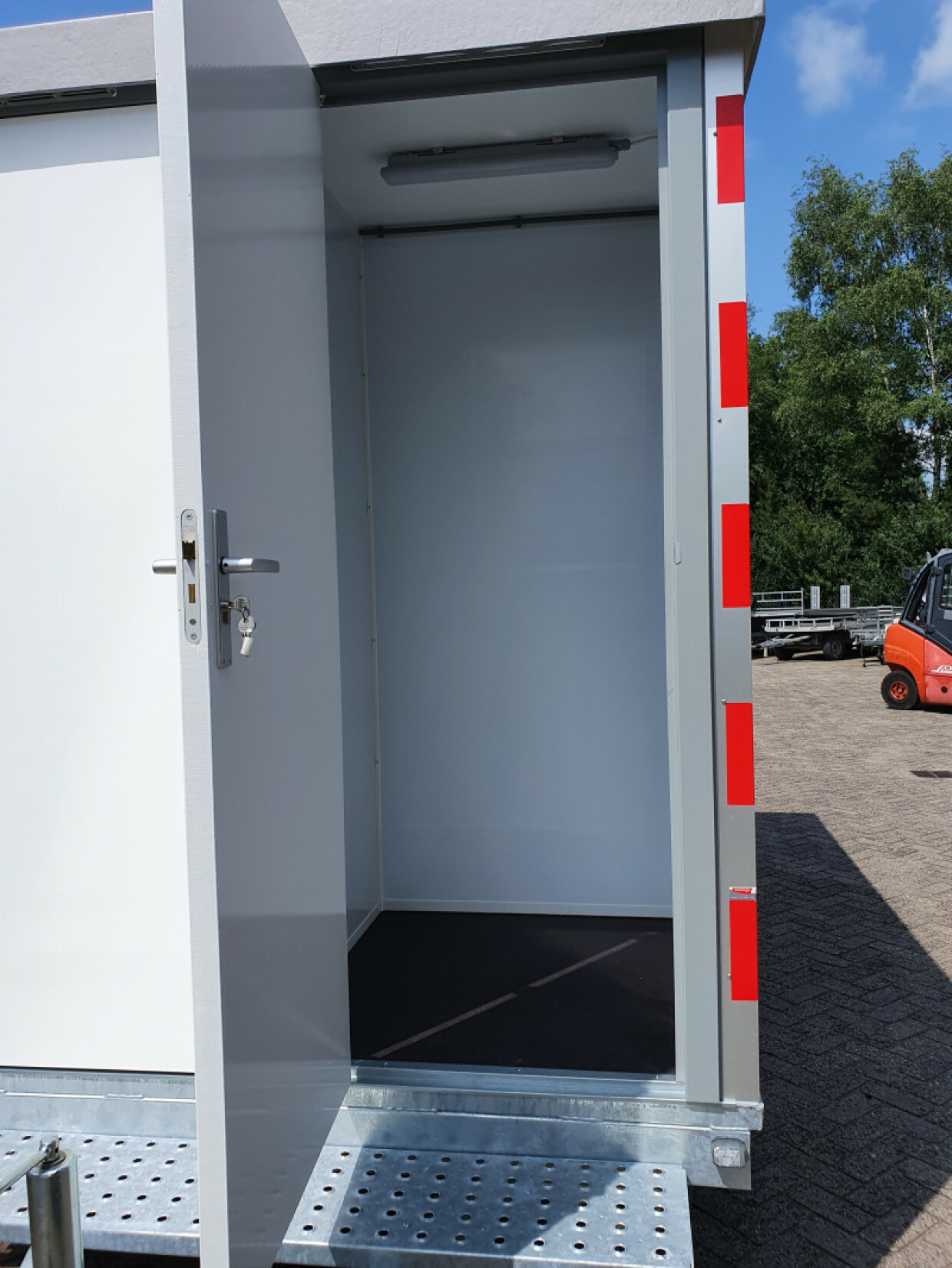 Harmsen schaftwagen met aparte berging en toilet ruimte