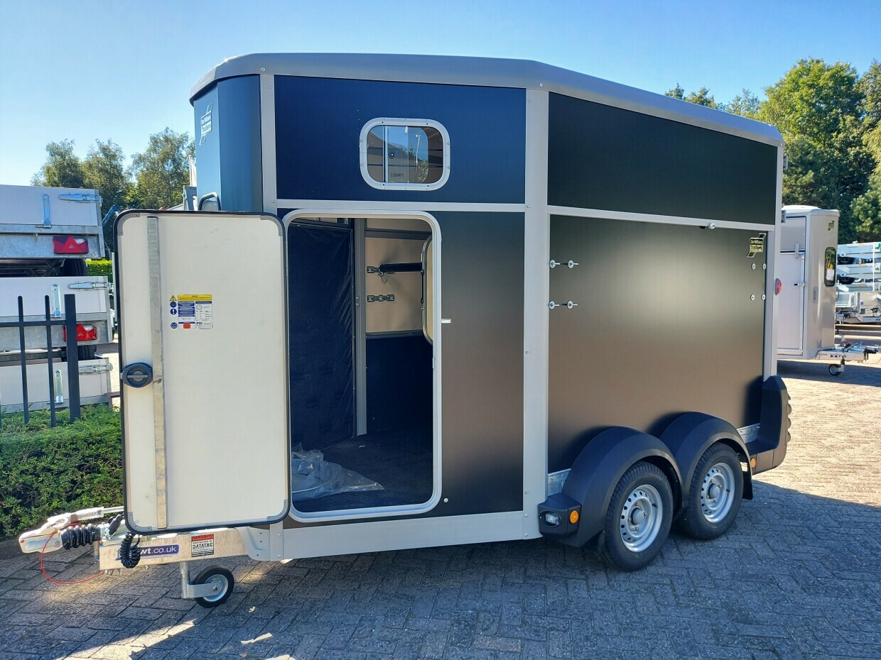 Ifor Williams HB 511 Zwart- Voorlader met klep LET OP! GEHEEL COMPLEET VOLGENS OMSCHRIJVING. 