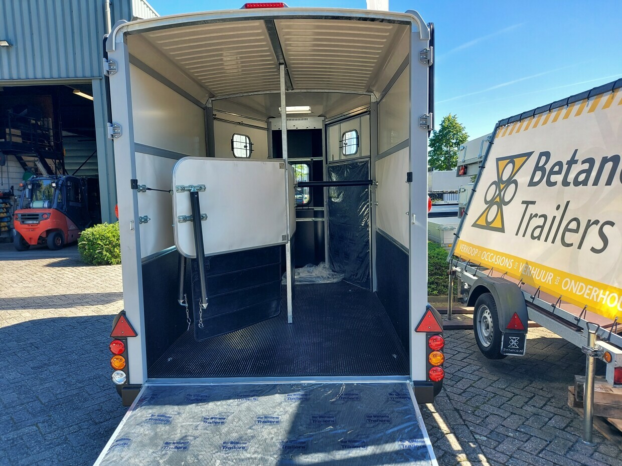 Ifor Williams HB 511 Zwart- Voorlader met klep LET OP! GEHEEL COMPLEET VOLGENS OMSCHRIJVING. 