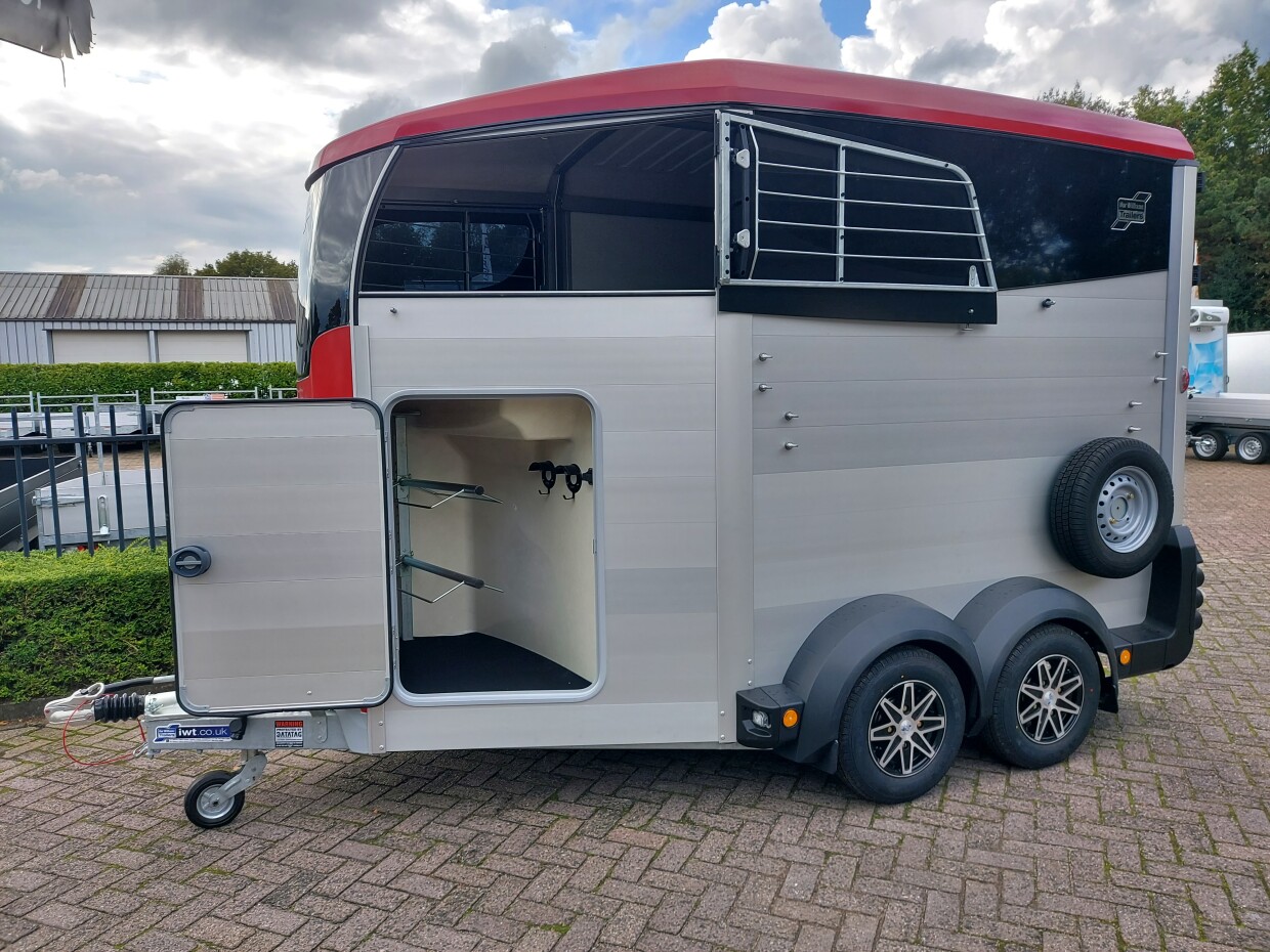 Ifor Williams HBX 511 Red - Zadelkamer