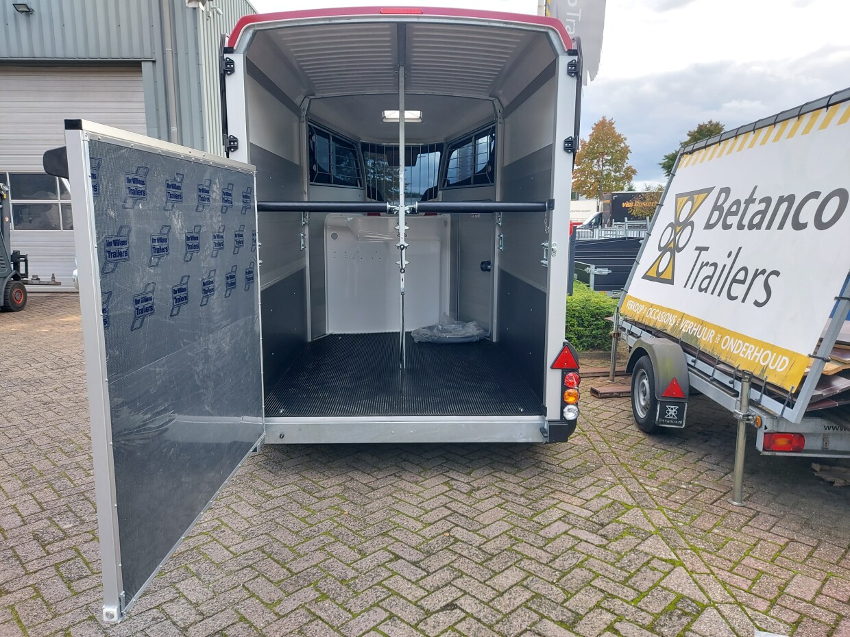 Ifor Williams HBX 511 Red - Zadelkamer